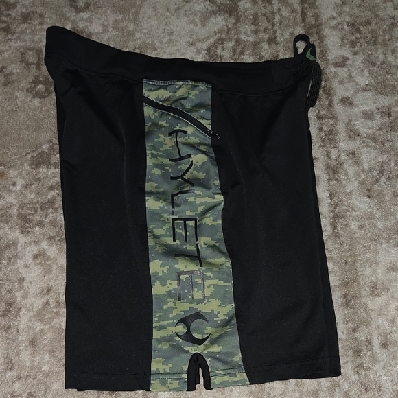 Hylete Above Knee Men's Short Size Medium - Picture 3 of 6
